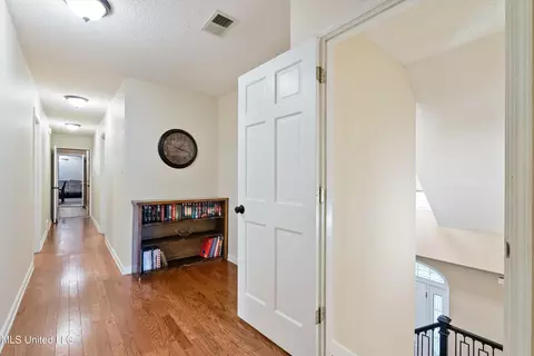 Entry Way - 3500 Lake Grove Dr, Hernando, MS 38632 photo 2 of 5