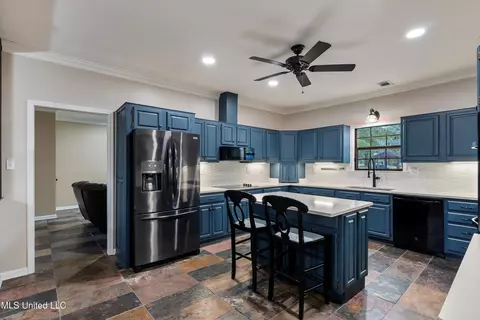 Kitchen - 3500 Lake Grove Dr, Hernando, MS 38632 photo 3 of 7