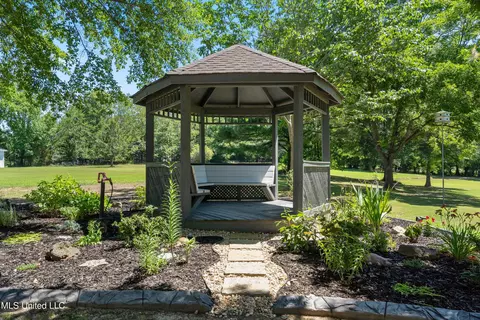 Exterior - 3500 Lake Grove Dr, Hernando, MS 38632 photo 8 of 18