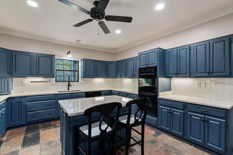 Kitchen - 3500 Lake Grove Dr, Hernando, MS 38632 photo 2 of 7