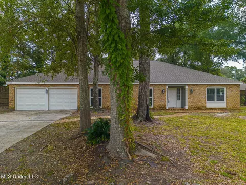 2605 Evergreen Ln, Biloxi, MS 39531