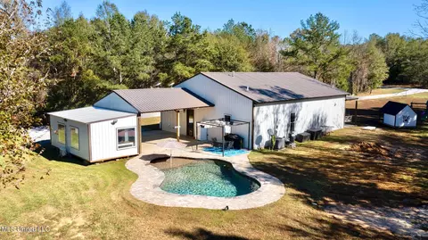 2073 Nivens Rd, Benton, MS 39039