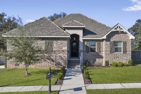 8794 Sundown Ln, Gulfport, MS 39503