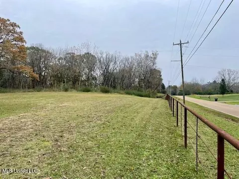 Looxahoma-tyro Road, Senatobia, MS 38668