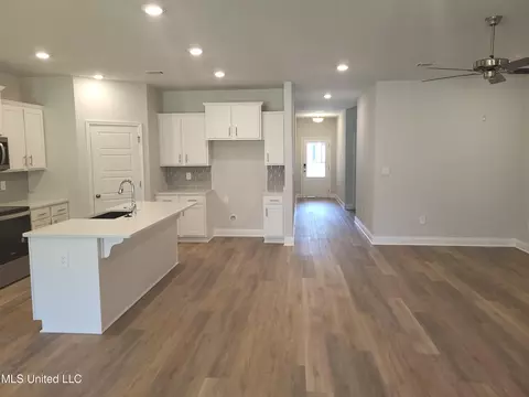 Entry Way - 18385 Spring Hill Dr, Saucier, MS 39574 photo 1 of 1