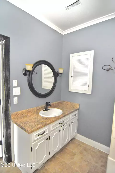 Bath - 604 Bailey St, Forest, MS 39074 photo 2 of 7