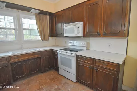 Kitchen - 604 Bailey St, Forest, MS 39074 photo 2 of 3