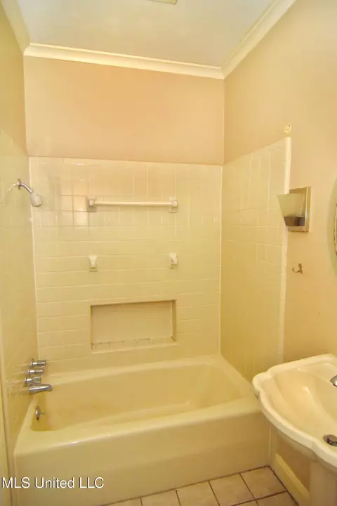 Bath - 604 Bailey St, Forest, MS 39074 photo 4 of 7