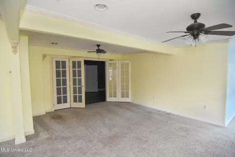 Living - 604 Bailey St, Forest, MS 39074 photo 4 of 8