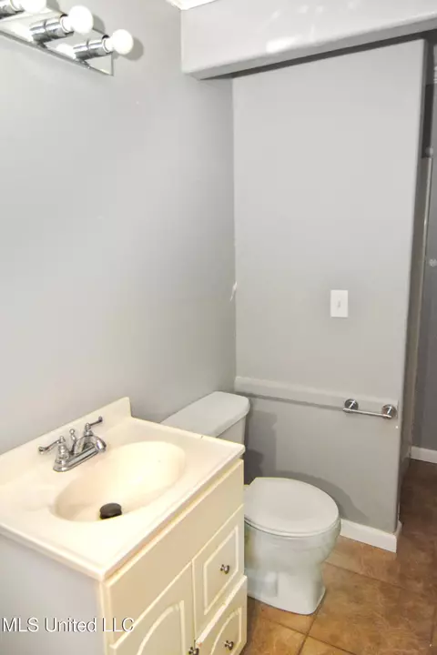Bath - 604 Bailey St, Forest, MS 39074 photo 6 of 7