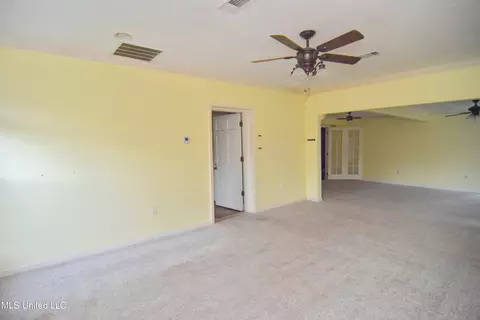 Living - 604 Bailey St, Forest, MS 39074 photo 3 of 8