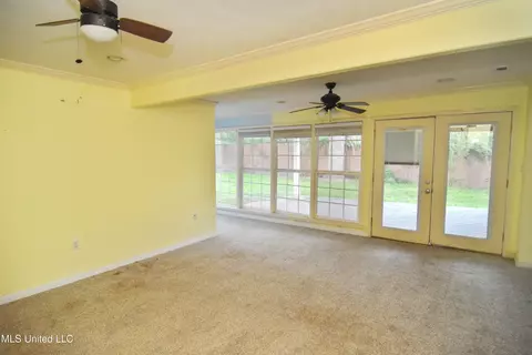 Living - 604 Bailey St, Forest, MS 39074 photo 5 of 8