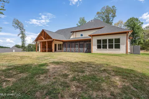 Exterior - 10187 Woolsey Road Rd, Olive Branch, MS 38654 photo 7 of 10