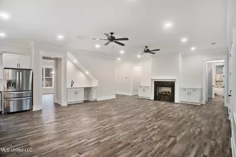 Living - 10187 Woolsey Road Rd, Olive Branch, MS 38654 photo 3 of 3