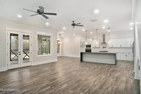 Living - 10187 Woolsey Road Rd, Olive Branch, MS 38654 photo 1 of 3