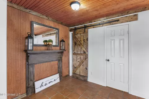 Entry Way - 869 Harbor Bend Dr, Brandon, MS 39047 photo 4 of 6