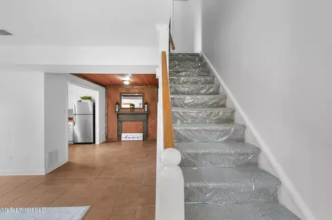 Entry Way - 869 Harbor Bend Dr, Brandon, MS 39047 photo 1 of 6