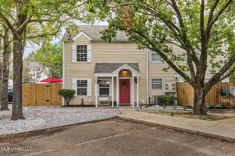 869 Harbor Bend Dr, Brandon, MS 39047