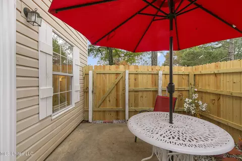 Exterior - 869 Harbor Bend Dr, Brandon, MS 39047 photo 5 of 7