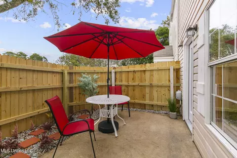 Exterior - 869 Harbor Bend Dr, Brandon, MS 39047 photo 6 of 7