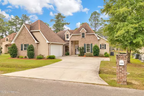 7439 Turnberry Dr, Diamondhead, MS 39525