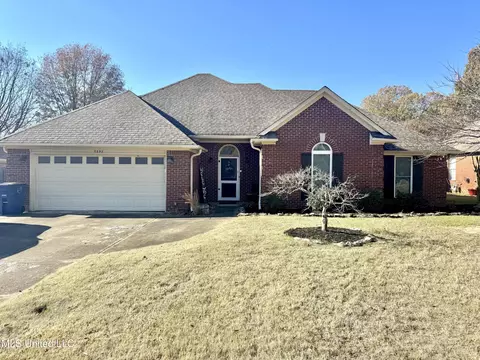 5893 E White Ridge Cir, Olive Branch, MS 38654
