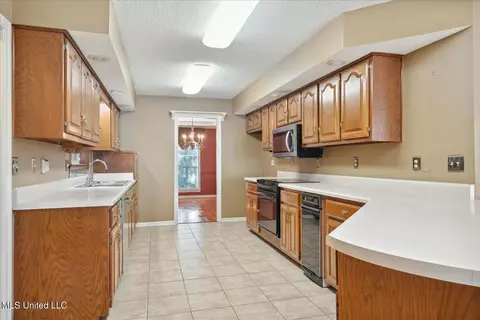 8752 Windersgate Dr, Olive Branch, MS 38654 photo 9