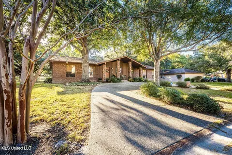 13140 Hanover Dr, Ocean Springs, MS 39564