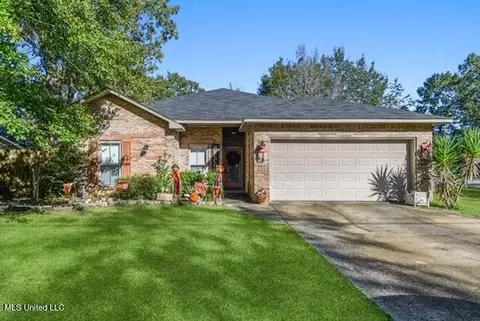 9008 Live Oak Ave, Ocean Springs, MS 39564