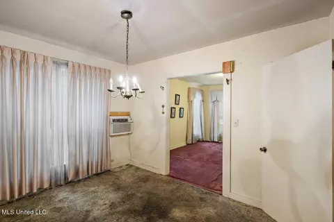Dining - 518 W Ash St, Jackson, MS 39203 photo 2 of 2