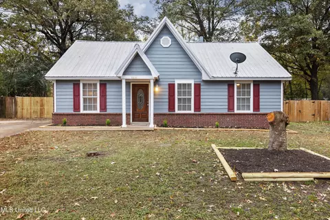 5841 Shannon Drive Dr, Horn Lake, MS 38637