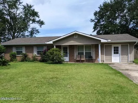 612 Dina Dr, D'iberville, MS 39540