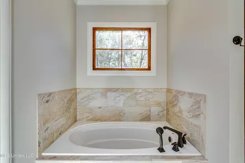 Bath - 125 Chestnut Hill Rd, Flora, MS 39071 photo 5 of 10
