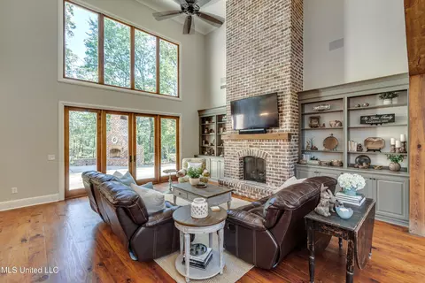 Living - 125 Chestnut Hill Rd, Flora, MS 39071 photo 5 of 7