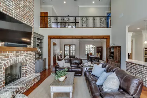 Living - 125 Chestnut Hill Rd, Flora, MS 39071 photo 2 of 7