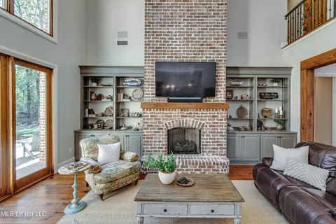 Living - 125 Chestnut Hill Rd, Flora, MS 39071 photo 3 of 7