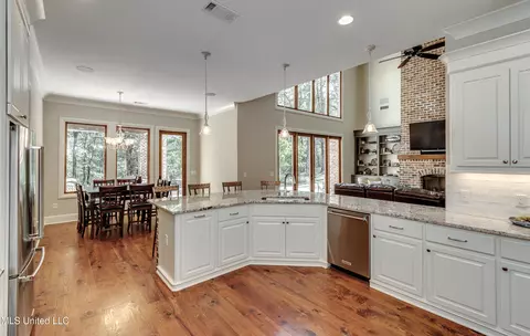 Kitchen - 125 Chestnut Hill Rd, Flora, MS 39071 photo 4 of 6