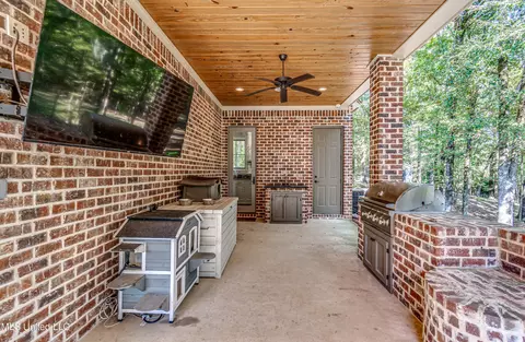 Exterior - 125 Chestnut Hill Rd, Flora, MS 39071 photo 20 of 33