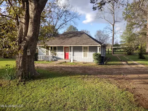 118 Champion Cir, Water Valley, MS 38965