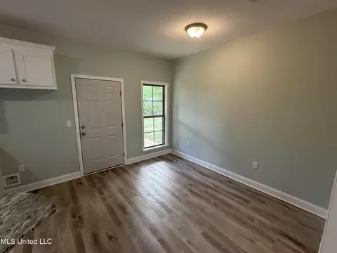 Living - 103 Caleb Cv, Carthage, MS 39051 photo 2 of 2