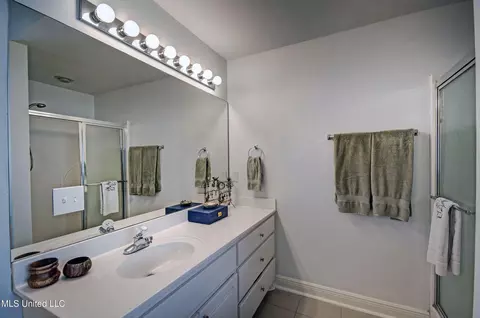 Bath - 132 Evergreen Way, Flowood, MS 39232 photo 2 of 4