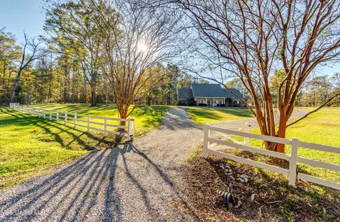 1889 Dulaney Rd, Terry, MS 39170