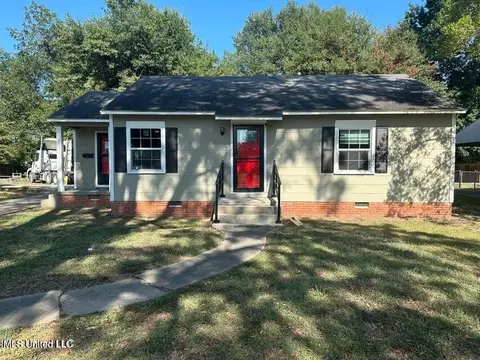 1016 N Dyer Cir, Greenville, MS 38701