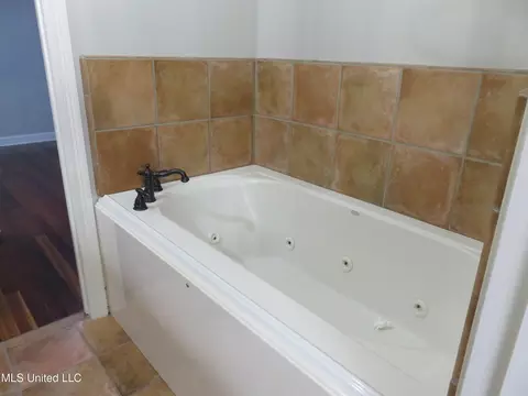 Bath - 208 Crescent H Dr, Terry, MS 39170 photo 3 of 6