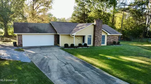 102 Cardinal Cv, Clinton, MS 39056