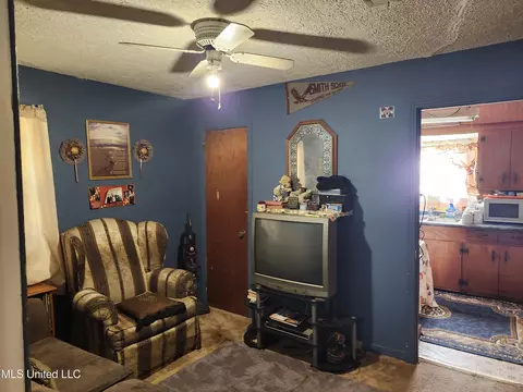 Living - 3632 Wabash St, Jackson, MS 39213 photo 2 of 2