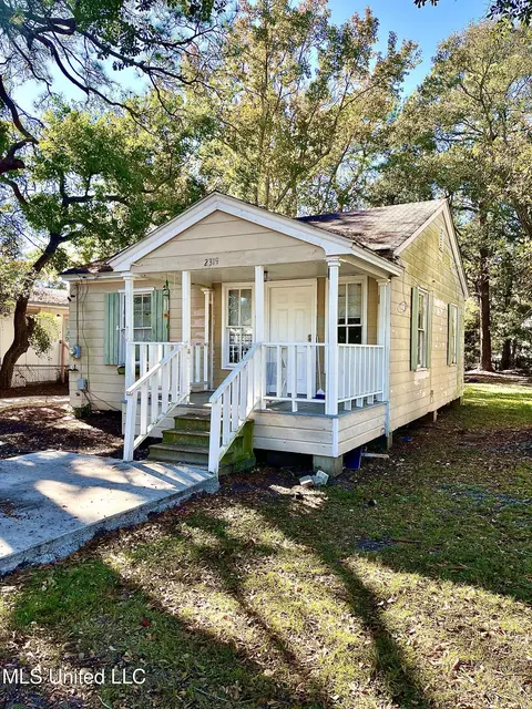 2319 9th St, Pascagoula, MS 39567