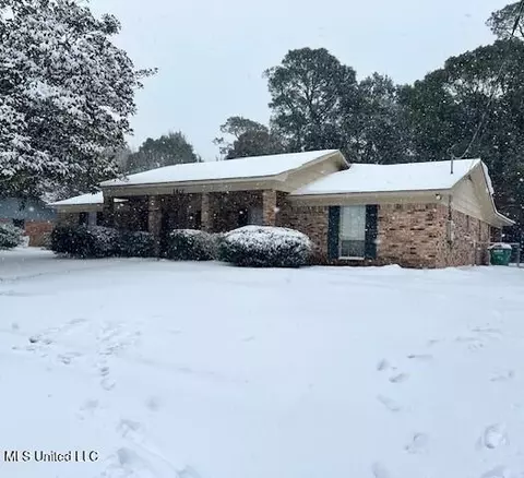 1412 Woodhaven St, Pascagoula, MS 39581