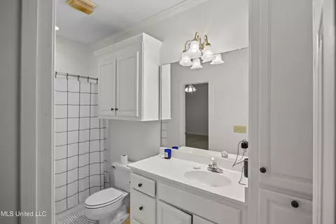 Bath - 710 Woodgate Dr, Madison, MS 39110 photo 4 of 4