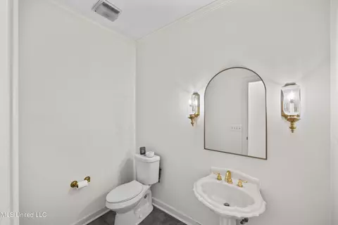 Bath - 710 Woodgate Dr, Madison, MS 39110 photo 3 of 4